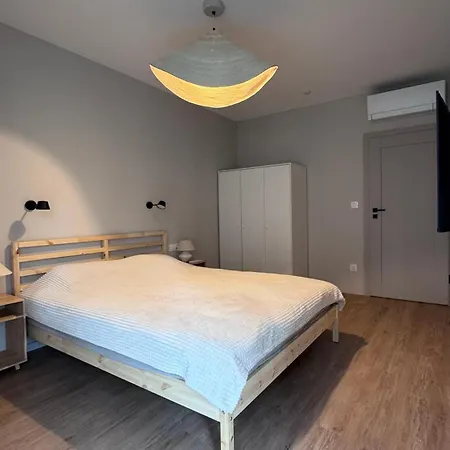 Peaceful 1br Sofa Bed With Opt Parking And Ev Charging Apartamento *
